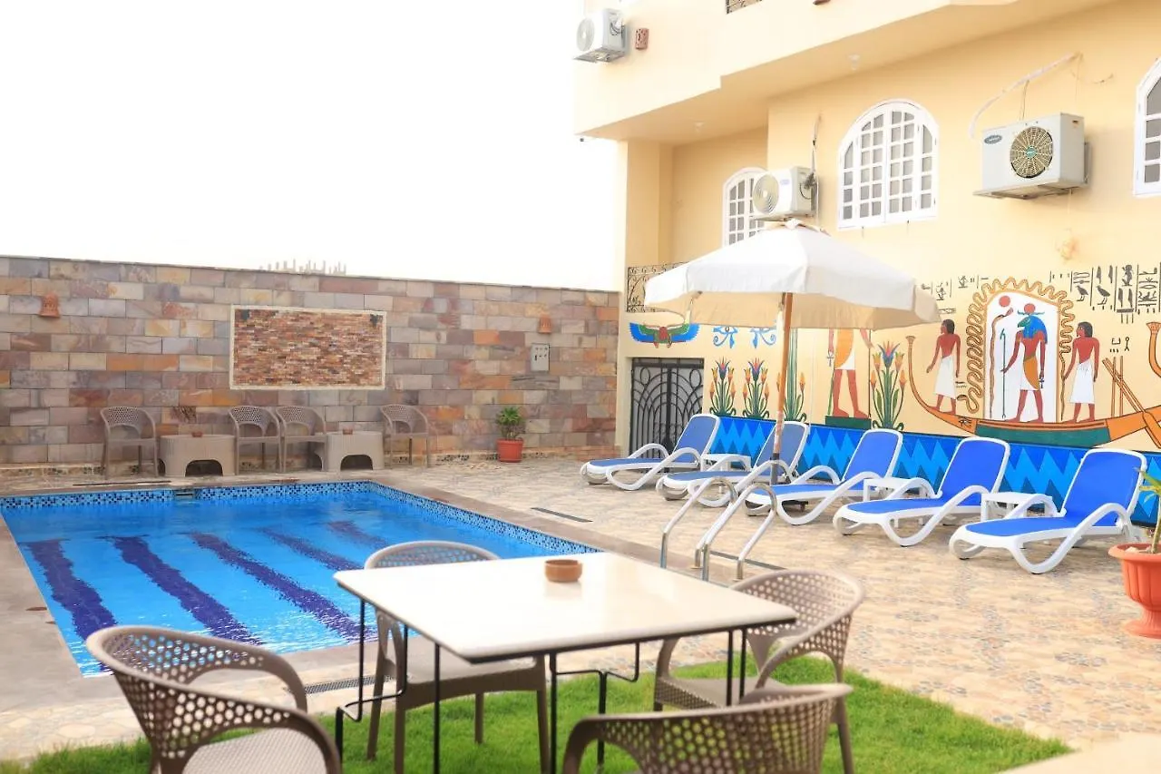 فندق Royal Mountain الأقصر 2*,