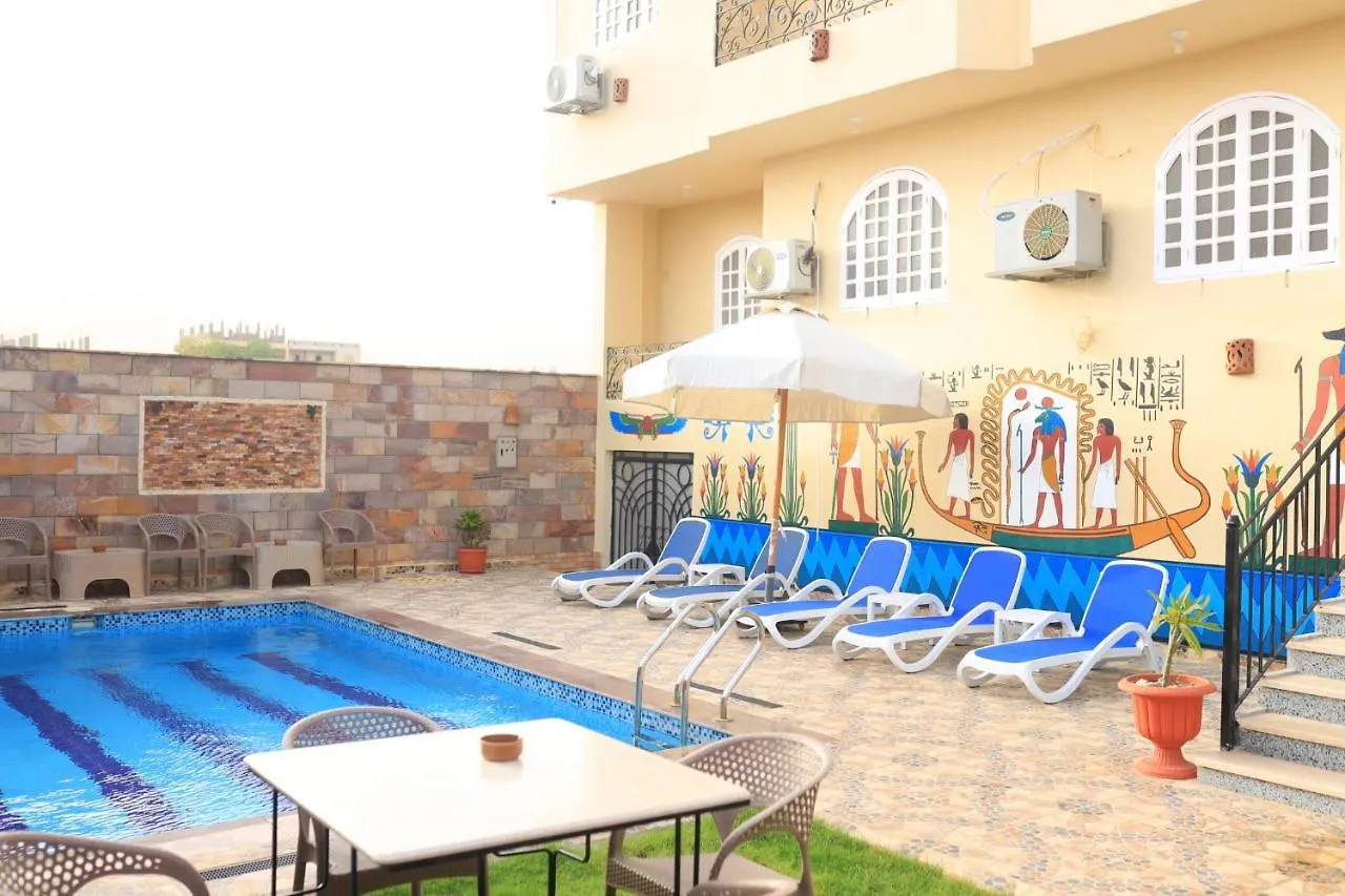 فندق Royal Mountain الأقصر