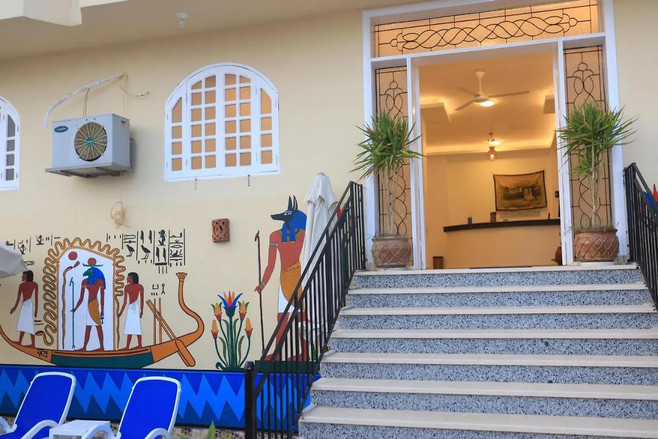 فندق Royal Mountain الأقصر